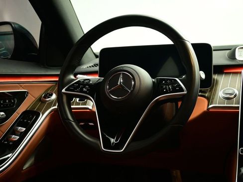 Used 2023 Mercedes-Benz S 580 4MATIC Sedan w/ AMG Line image 7