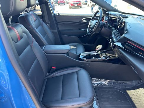 Used 2024 Chevrolet Trax RS w/ Sunroof Package FWD image 26
