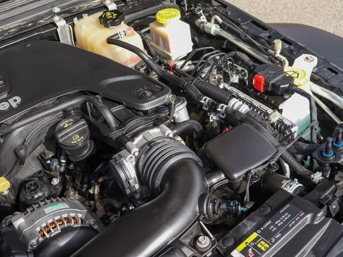 Used 2020 Jeep Gladiator Sport w/ Quick Order Package 24S image 13