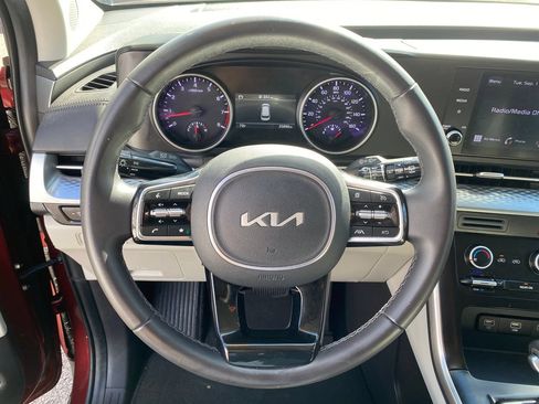 Used 2024 Kia Carnival LX FWD image 14