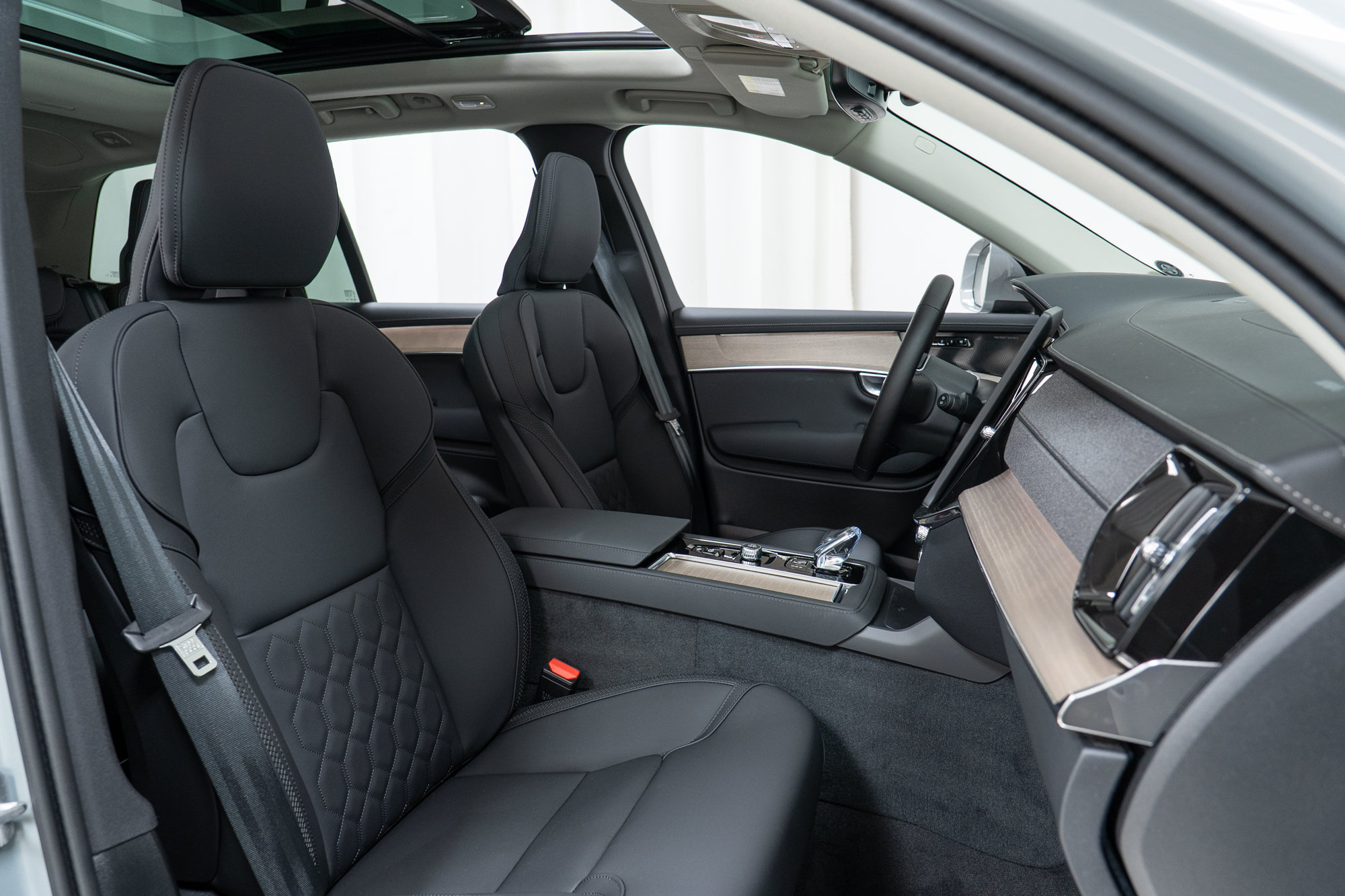 New 2026 Volvo XC90 T8 Plus w/ Protection Package Premier AWD/4WD image 22