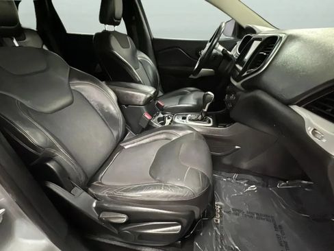 Used 2018 Jeep Cherokee Latitude Plus FWD image 21