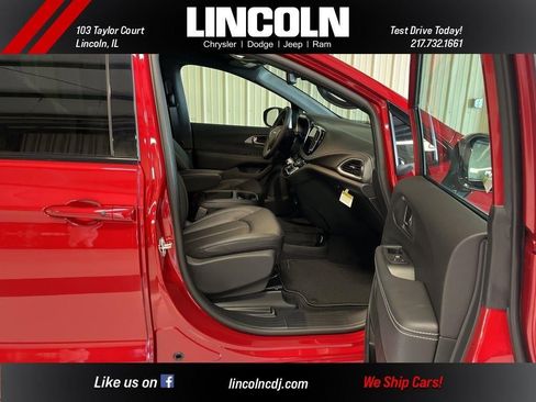 New 2026 Chrysler Pacifica Select image 15