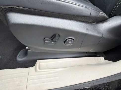 Used 2024 Chrysler Pacifica Limited FWD image 20