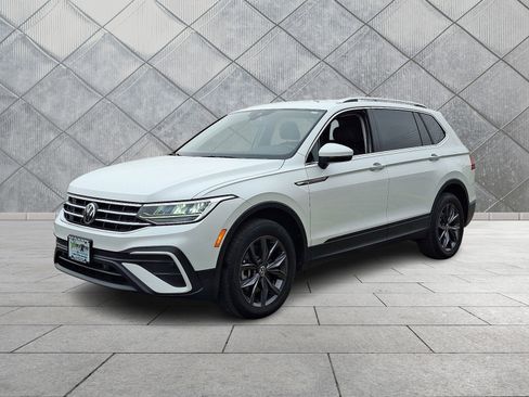 Used 2023 Volkswagen Tiguan SE image 3