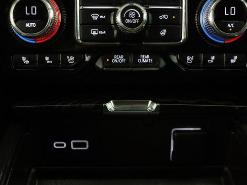 Used 2023 GMC Yukon Denali w/ Advanced Technology Package AWD/4WD image 23