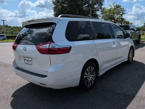 Used 2019 Toyota Sienna XLE FWD image 6