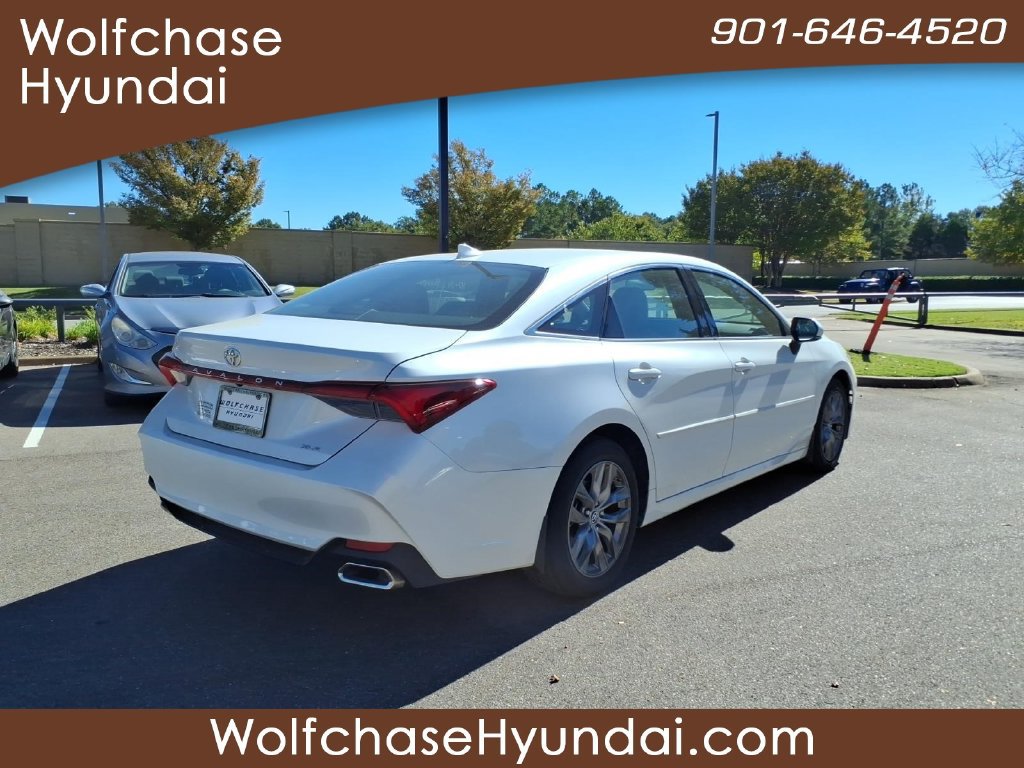 Used 2019 Toyota Avalon XLE w/ Moonroof Package FWD image 5