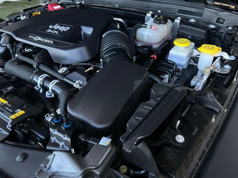 Used 2022 Jeep Wrangler Unlimited Sport image 13