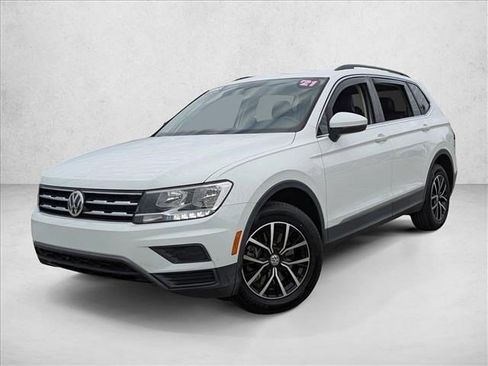 Used 2021 Volkswagen Tiguan SE image 1