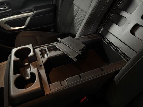 Used 2017 Nissan Titan SV image 20