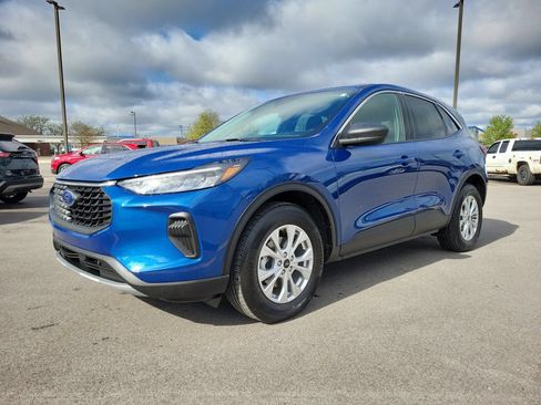Used 2023 Ford Escape Active w/ Tech Pack #1 AWD/4WD image 2