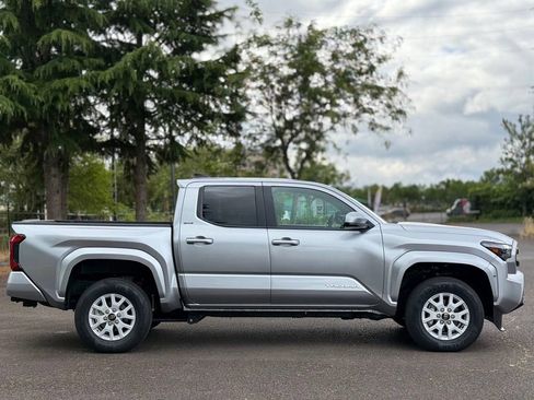 Certified 2025 Toyota Tacoma SR5 AWD/4WD image 6
