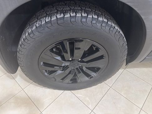 Used 2022 Nissan Pathfinder SL w/ SL Black Package image 33