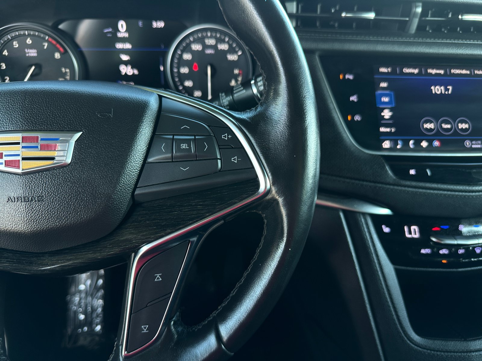 Used 2022 Cadillac XT5 Premium Luxury w/ LPO, ONYX Package FWD image 20