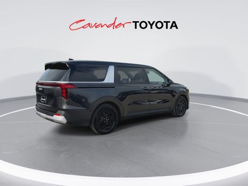 Used 2026 Kia Carnival FWD image 8