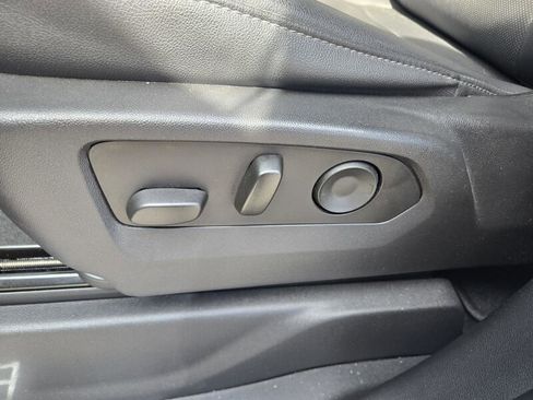 Used 2023 GMC Sierra 1500 SLT w/ SLT Premium Plus Package AWD/4WD image 22