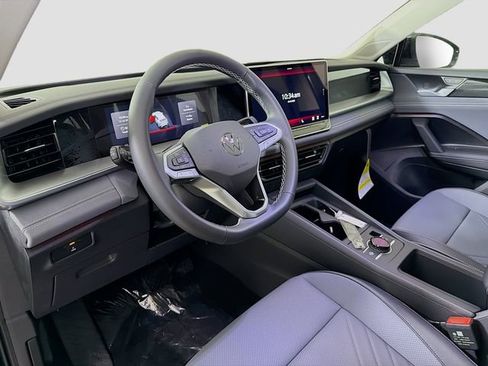 New 2026 Volkswagen Tiguan SE FWD image 9