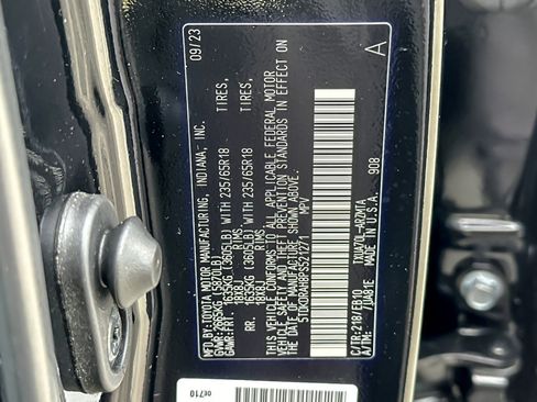 Used 2023 Toyota Highlander XLE image 28