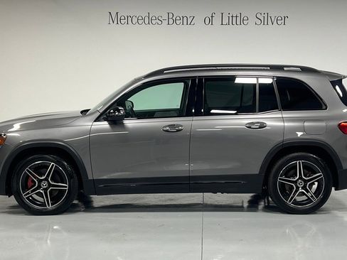 Used 2021 Mercedes-Benz GLB 250 4MATIC image 2