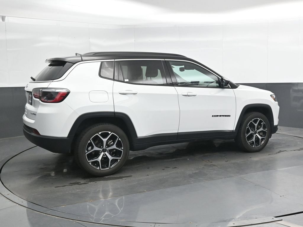 Used 2025 Jeep Compass Limited AWD/4WD image 3