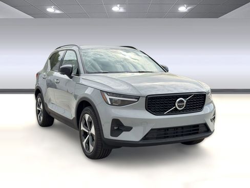 New 2026 Volvo XC40 B5 Plus w/ Protection Package Premier image 7