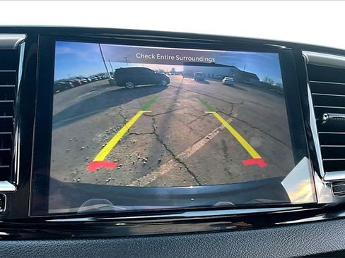 Used 2025 Chrysler Pacifica Select image 14