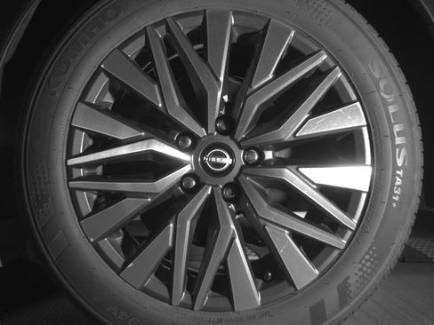 Used 2025 Nissan Altima 2.5 SV FWD image 14