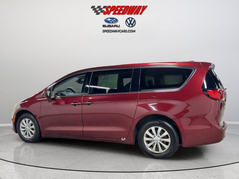 Used 2018 Chrysler Pacifica Touring Plus FWD image 9