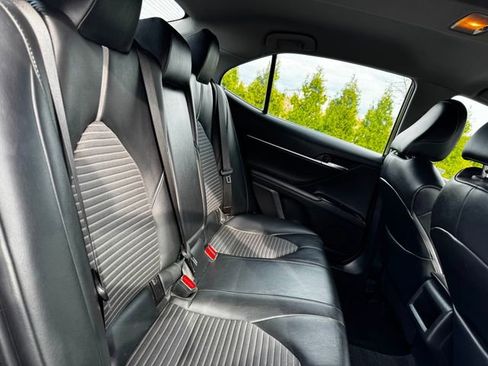 Used 2018 Toyota Camry SE FWD image 17