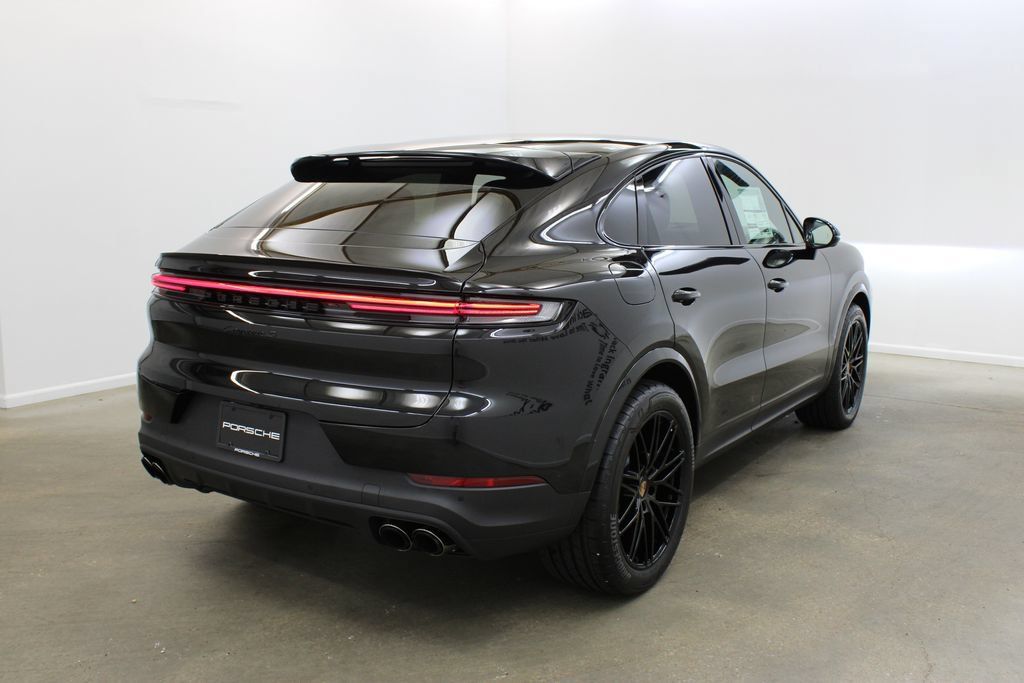 Used 2025 Porsche Cayenne S AWD/4WD image 7