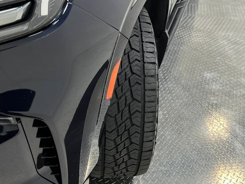 Used 2022 Chevrolet Suburban RST w/ Luxury Package image 39