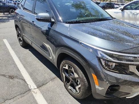 Certified 2025 Kia Seltos EX w/ EX Sunroof Package FWD image 7