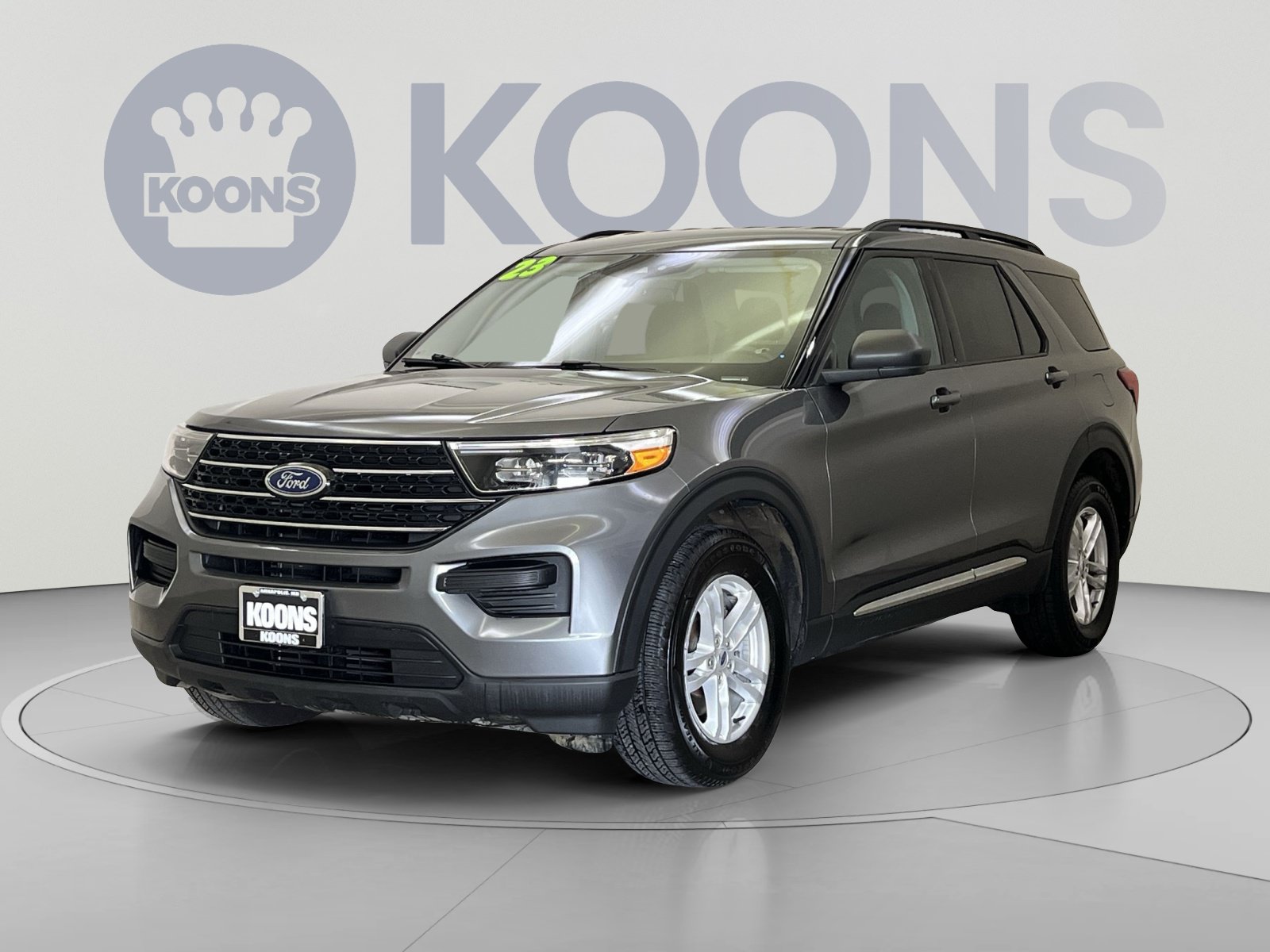 Used 2023 Ford Explorer XLT AWD/4WD image 1