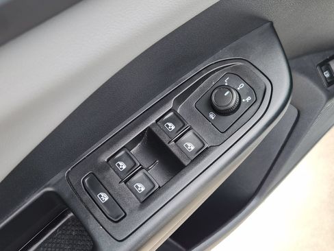 Used 2022 Volkswagen Taos SE FWD image 23
