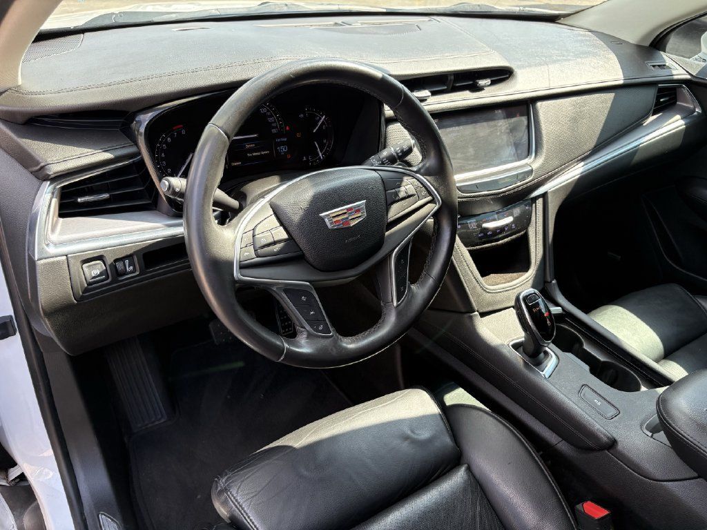 Used 2017 Cadillac XT5 Luxury w/ Driver Awareness Package FWD image 14