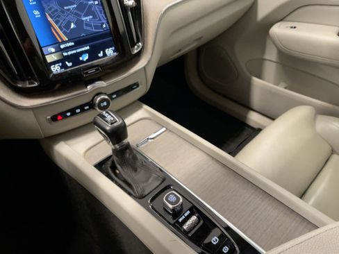 Used 2018 Volvo XC60 T5 Inscription w/ Convenience Package image 18