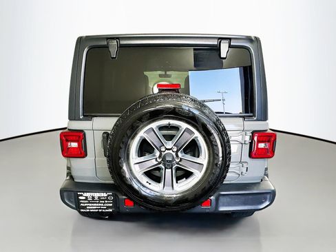 Used 2021 Jeep Wrangler Unlimited Sahara AWD/4WD image 6