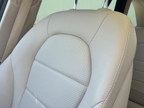 Used 2020 Mercedes-Benz GLC 300 4MATIC image 47