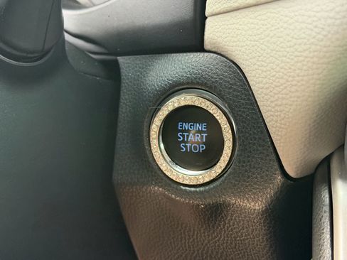 Used 2019 Toyota RAV4 Limited w/ Cold Weather Package FWD image 17