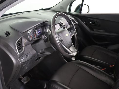 Used 2020 Chevrolet Trax LT w/ LT Convenience Package image 19