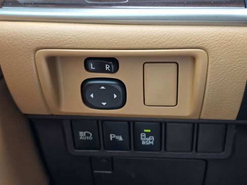 Used 2018 Lexus ES 350 w/ Premier Package image 11