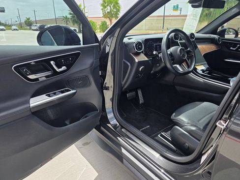 Used 2025 Mercedes-Benz GLC 350e 4MATIC image 11