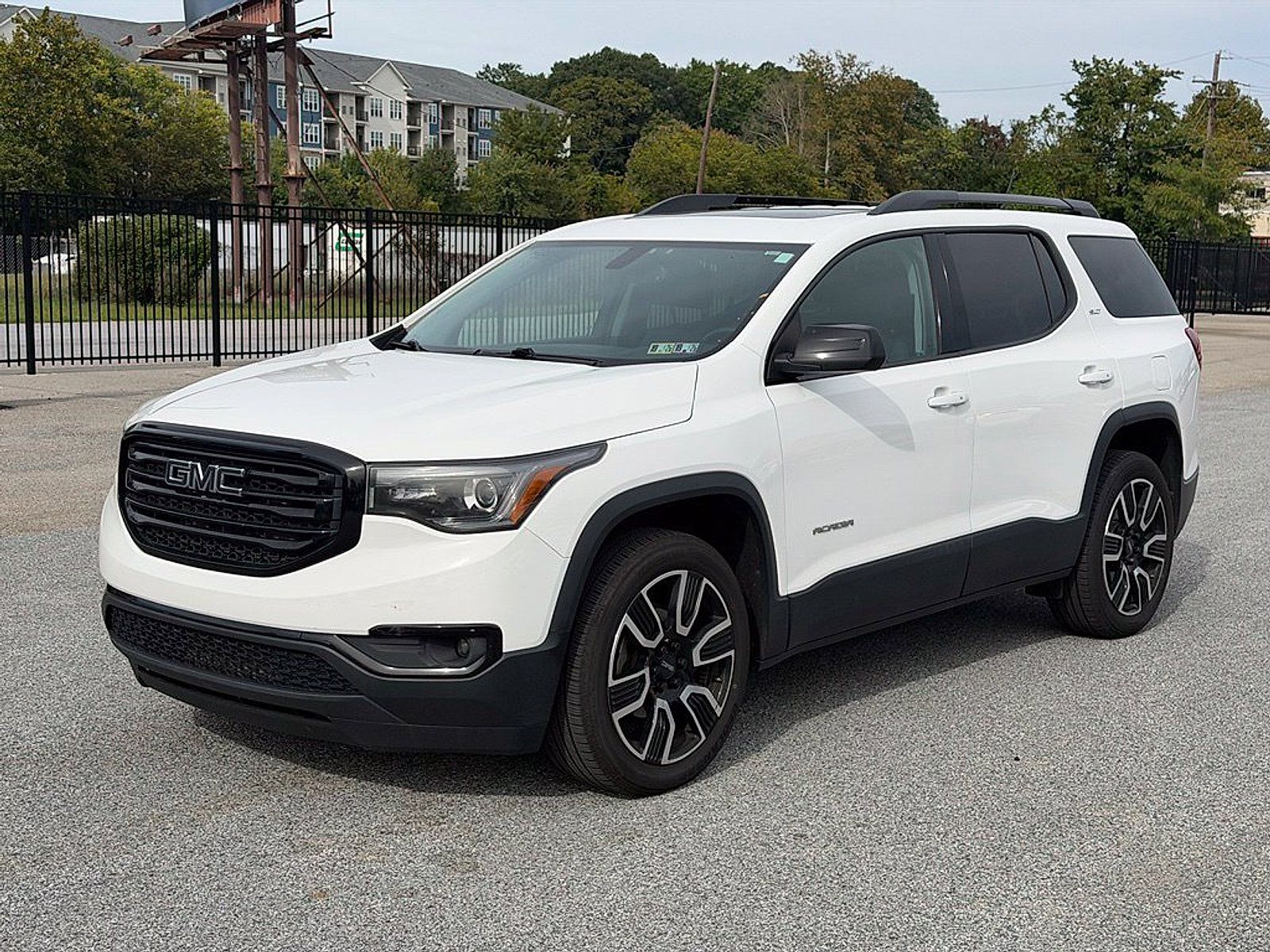 Used 2019 GMC Acadia SLT w/ Black Edition AWD/4WD image 3