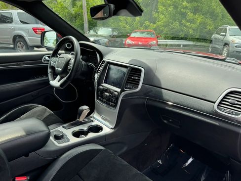 Used 2018 Jeep Grand Cherokee SRT AWD/4WD image 27