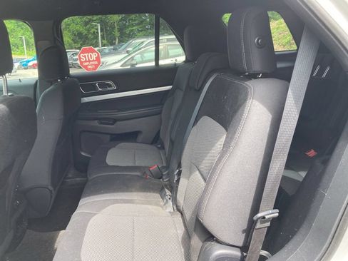 Used 2017 Ford Explorer XLT w/ Equipment Group 201A AWD/4WD image 10