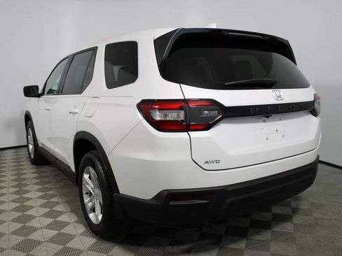Used 2023 Honda Pilot LX image 5