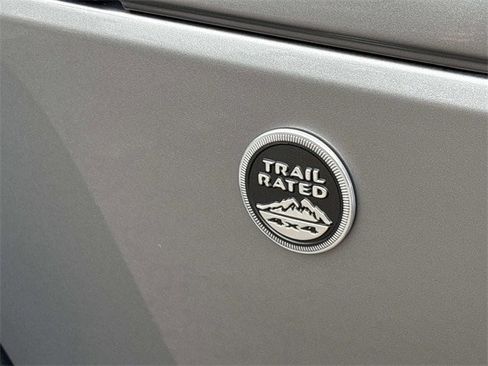 Used 2018 Jeep Wrangler Unlimited Rubicon w/ Connectivity Group image 11