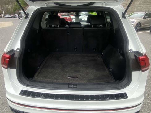 Certified 2023 Volkswagen Tiguan SE R-Line AWD/4WD image 33