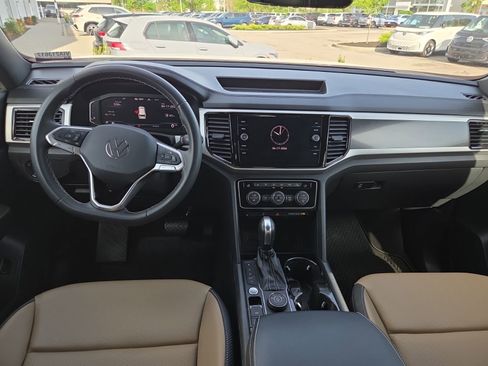 Used 2023 Volkswagen Atlas Cross Sport SE w/ Black Wheel Package AWD/4WD image 26